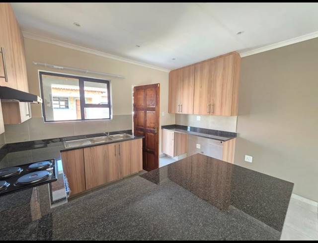 2 BEDROOM TOWNHOUSE FOR SALE IN RIVERSDALE